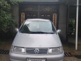 Volkswagen Sharan 1998 года за 1 450 000 тг. в Шымкент