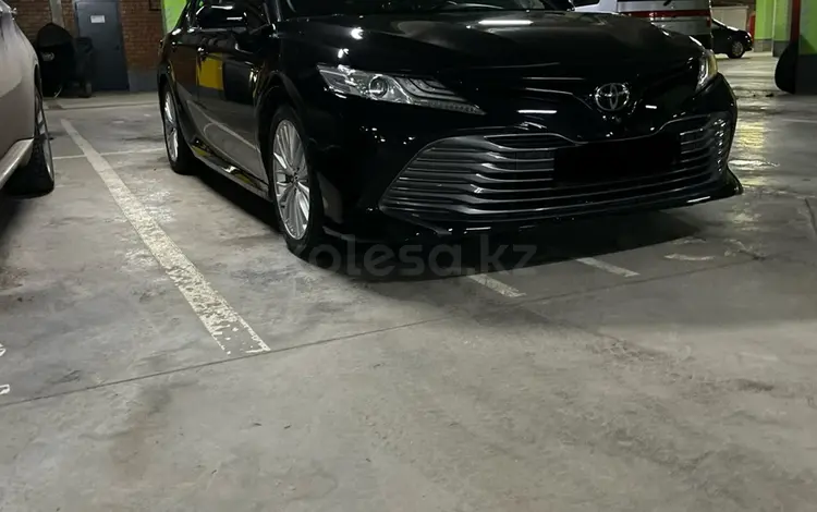 Toyota Camry 2018 года за 13 700 000 тг. в Астана