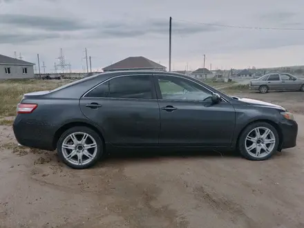Toyota Camry 2011 года за 5 000 000 тг. в Актобе – фото 2