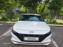 Hyundai Elantra, 2022