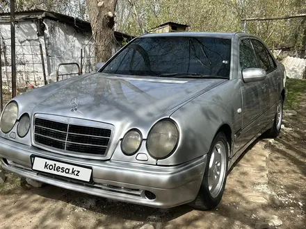 Mercedes-Benz E 320 1996 года за 2 800 000 тг. в Уральск
