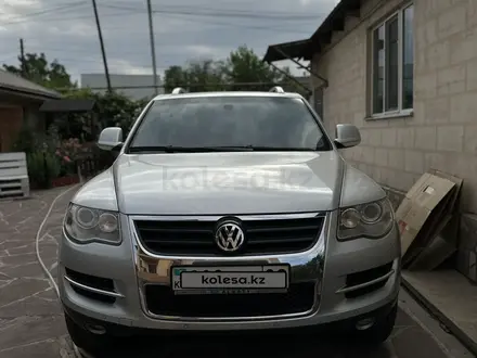 Volkswagen Touareg 2008 года за 6 000 000 тг. в Алматы