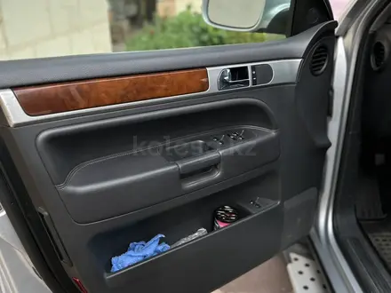 Volkswagen Touareg 2008 года за 6 000 000 тг. в Алматы – фото 7