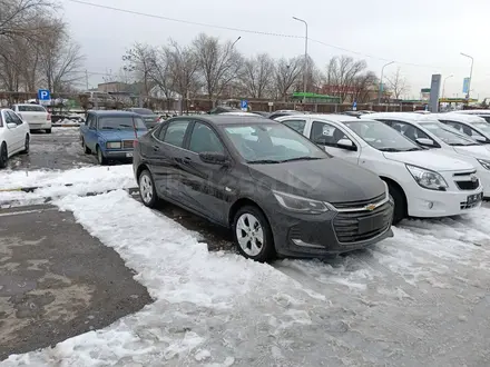 Chevrolet Onix 2023 года за 9 800 000 тг. в Шымкент – фото 4