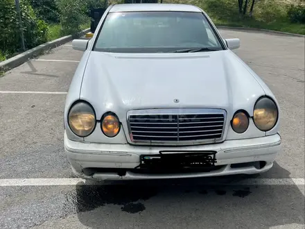 Mercedes-Benz E 200 1998 года за 1 200 000 тг. в Алматы – фото 3