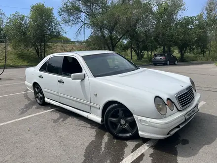 Mercedes-Benz E 200 1998 года за 1 200 000 тг. в Алматы – фото 4