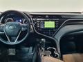 Toyota Camry 2018 года за 13 990 000 тг. в Алматы – фото 18