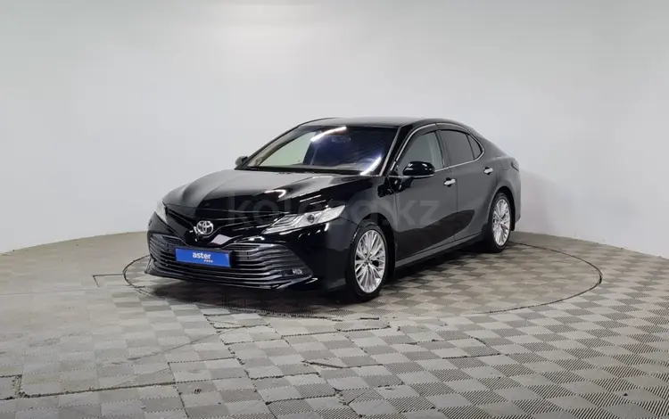 Toyota Camry 2018 года за 13 990 000 тг. в Алматы