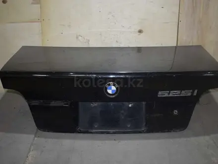 Крышка багажника, дверь, крыло НА BMW БМВ за 2 990 тг. в Шымкент