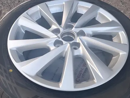 Новый оригинал шины с дисками на Toyota Camry за 480 000 тг. в Астана
