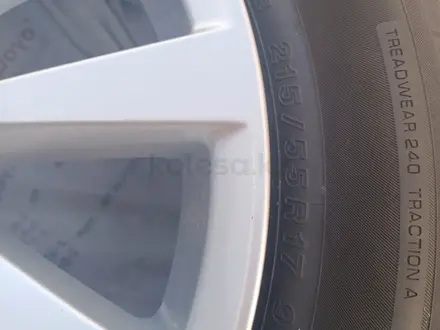 Новый оригинал шины с дисками на Toyota Camry за 480 000 тг. в Астана – фото 2