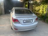 Hyundai Solaris 2011 года за 3 500 000 тг. в Шымкент – фото 2