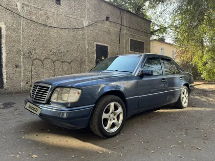 Mercedes-Benz E 220 1993 года за 2 200 000 тг. в Алматы – фото 5