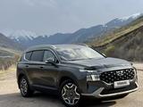 Hyundai Santa Fe 2022 года за 18 000 000 тг. в Алматы