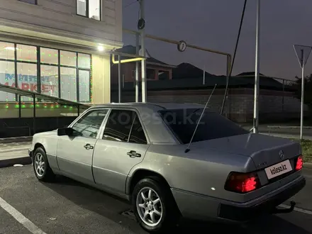 Mercedes-Benz E 230 1990 года за 1 620 000 тг. в Алматы – фото 3