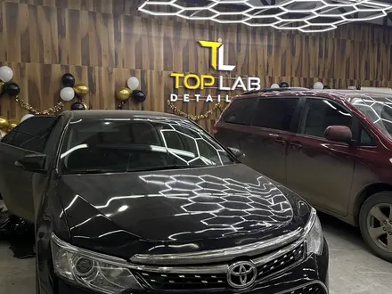 Toyota Camry 2013 года за 10 000 000 тг. в Атырау – фото 13