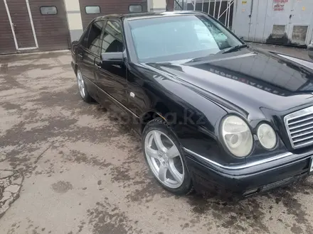 Mercedes-Benz E 320 1999 года за 2 850 000 тг. в Алматы
