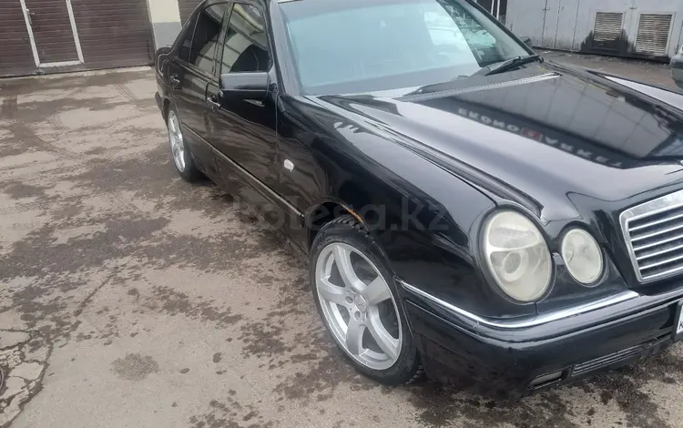 Mercedes-Benz E 320 1999 года за 2 850 000 тг. в Алматы