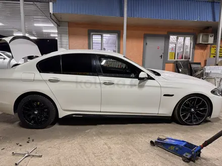 BMW 528 2016 года за 13 000 000 тг. в Алматы – фото 9