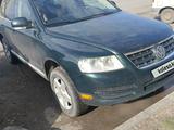 Volkswagen Touareg 2006 годаfor6 900 000 тг. в Астана – фото 2