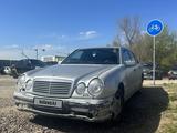 Mercedes-Benz E 320 1999 года за 3 000 000 тг. в Астана – фото 2