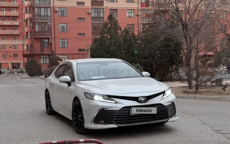 Toyota Camry 2023 года за 15 250 000 тг. в Актау