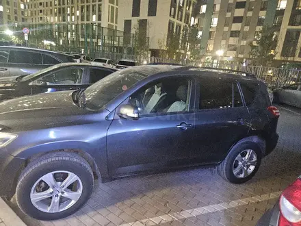 Toyota RAV4 2011 года за 7 000 000 тг. в Астана – фото 2