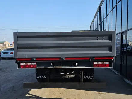 JAC  Бортовой автомобиль 8 тон c длинной борта 7, 5 метра на шасси JAC N120 2024 года за 23 000 000 тг. в Атырау – фото 7