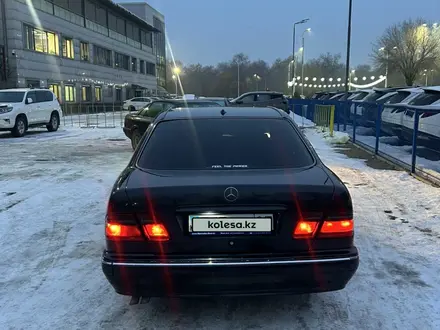 Mercedes-Benz E 220 2002 года за 3 500 000 тг. в Алматы – фото 3