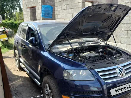 Volkswagen Touareg 2005 года за 3 500 000 тг. в Каргалы – фото 15