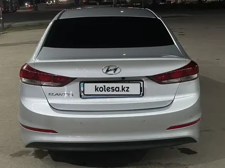 Hyundai Elantra 2018 года за 7 800 000 тг. в Актобе – фото 4