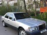 Mercedes-Benz E 200 1992 года за 1 450 000 тг. в Караганда – фото 2