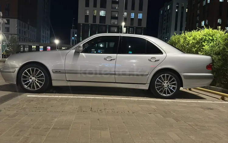 Mercedes-Benz E 240 2000 года за 6 200 000 тг. в Астана