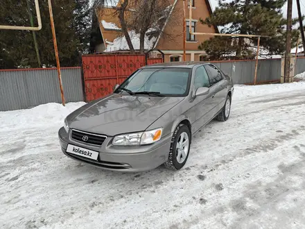 Toyota Camry 2000 года за 3 720 000 тг. в Алматы – фото 2