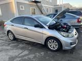 Hyundai Solaris 2012 года за 3 500 000 тг. в Уральск – фото 2