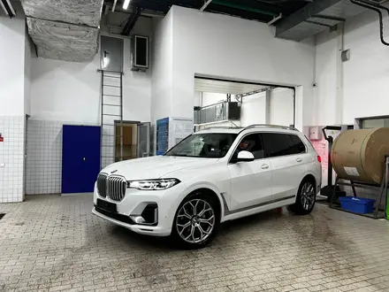 BMW X7 2020 года за 45 000 000 тг. в Астана