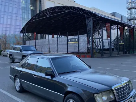 Mercedes-Benz E 230 1990 года за 1 500 000 тг. в Алматы