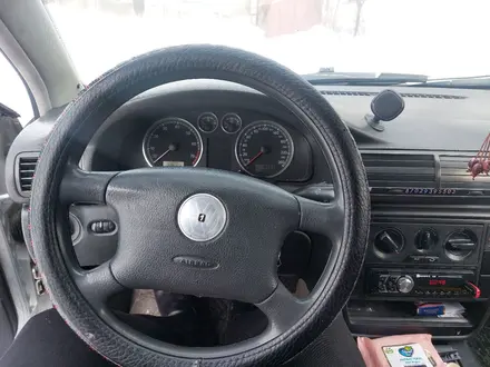 Volkswagen Passat 2005 года за 2 600 000 тг. в Семей – фото 10