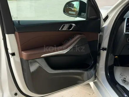 BMW X5 2022 года за 45 000 000 тг. в Астана – фото 30