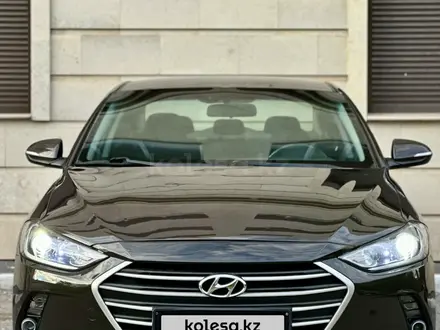 Hyundai Elantra 2018 года за 6 800 000 тг. в Астана