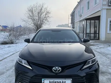Toyota Camry 2021 года за 14 000 000 тг. в Уральск – фото 4