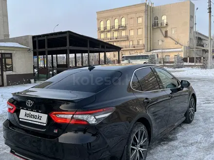 Toyota Camry 2021 года за 14 000 000 тг. в Уральск – фото 6