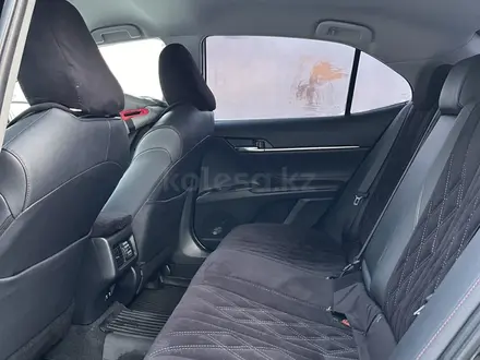 Toyota Camry 2021 года за 14 000 000 тг. в Уральск – фото 8