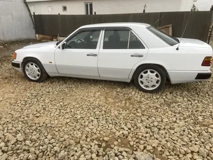 Mercedes-Benz E 320 1993 года за 3 200 000 тг. в Атырау – фото 5