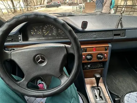 Mercedes-Benz E 260 1990 года за 1 700 000 тг. в Караганда – фото 14