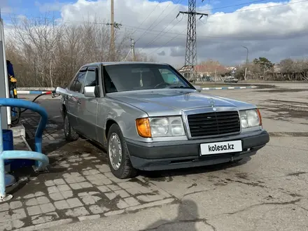 Mercedes-Benz E 260 1990 года за 1 650 000 тг. в Караганда – фото 3