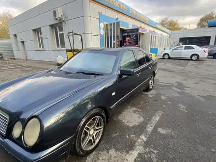 Mercedes-Benz E 230 1997 года за 1 900 000 тг. в Алматы – фото 7