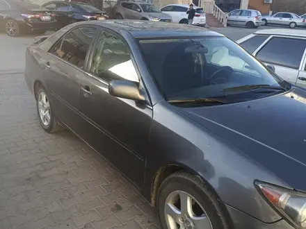 Toyota Camry 2005 года за 5 700 000 тг. в Актобе – фото 3