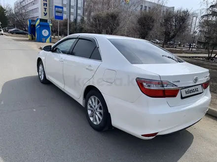 Toyota Camry 2015 года за 10 300 000 тг. в Уральск – фото 4