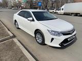 Toyota Camry 2015 года за 10 300 000 тг. в Уральск – фото 2